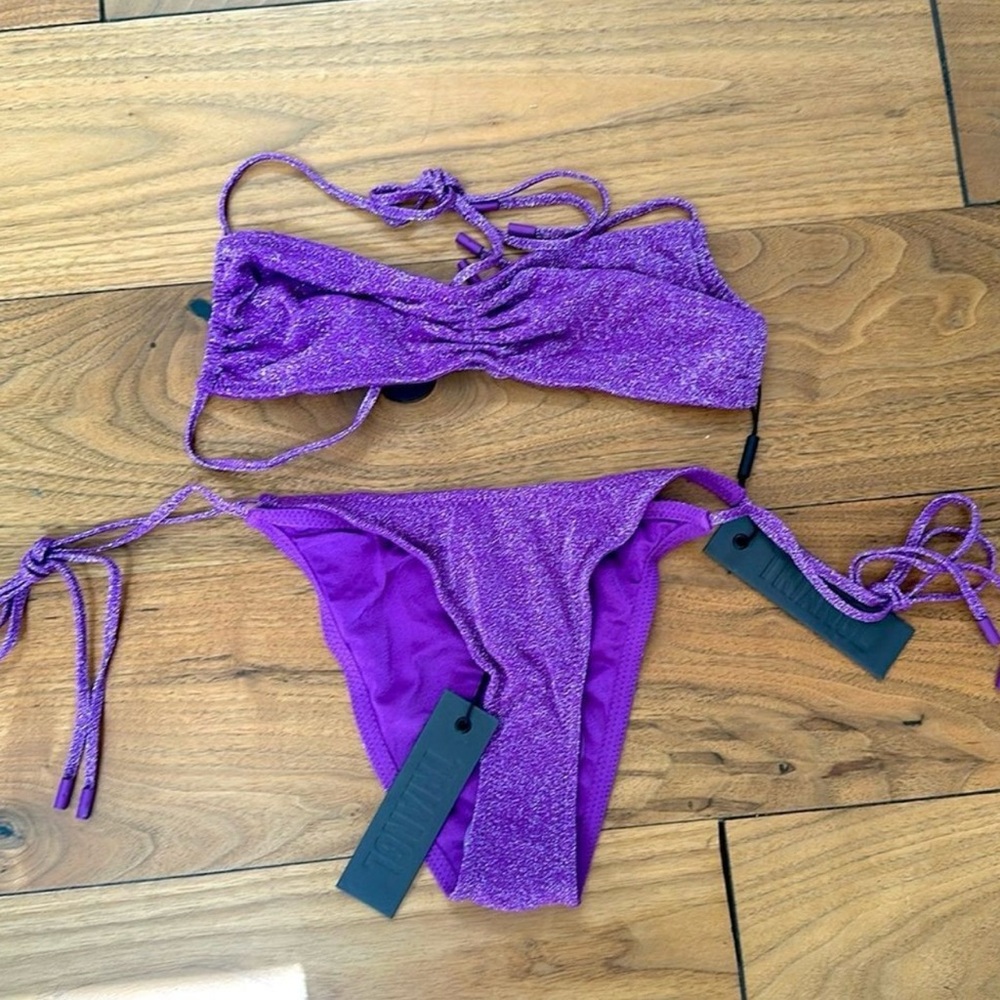 TRIANGL GREYA - Violet Sparkle

Top Runs big